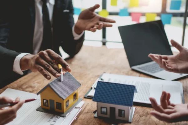 Tranh chấp hợp đồng chia tách nhà đất