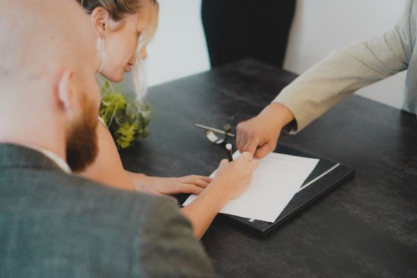 Chữ ký giả trong hợp đồng công chứng