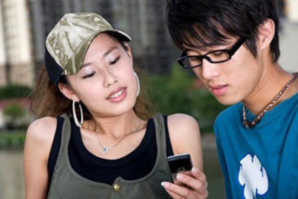 Cha mẹ lén đọc tin nhắn của con