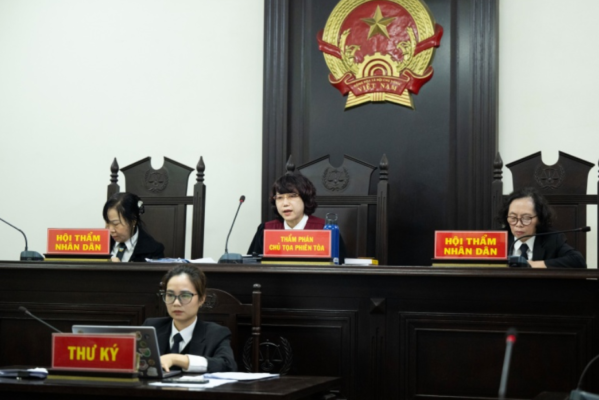 Hoãn phiên tòa sơ thẩm