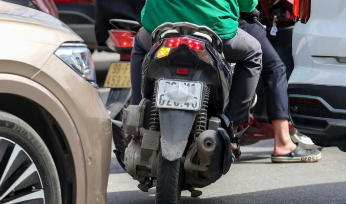 Hành vi che biển số xe