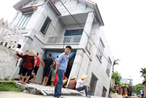 Xây nhà làm nghiêng nhà hàng xóm