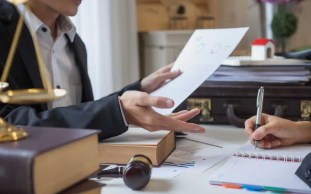 Khởi kiện tranh chấp đất đai