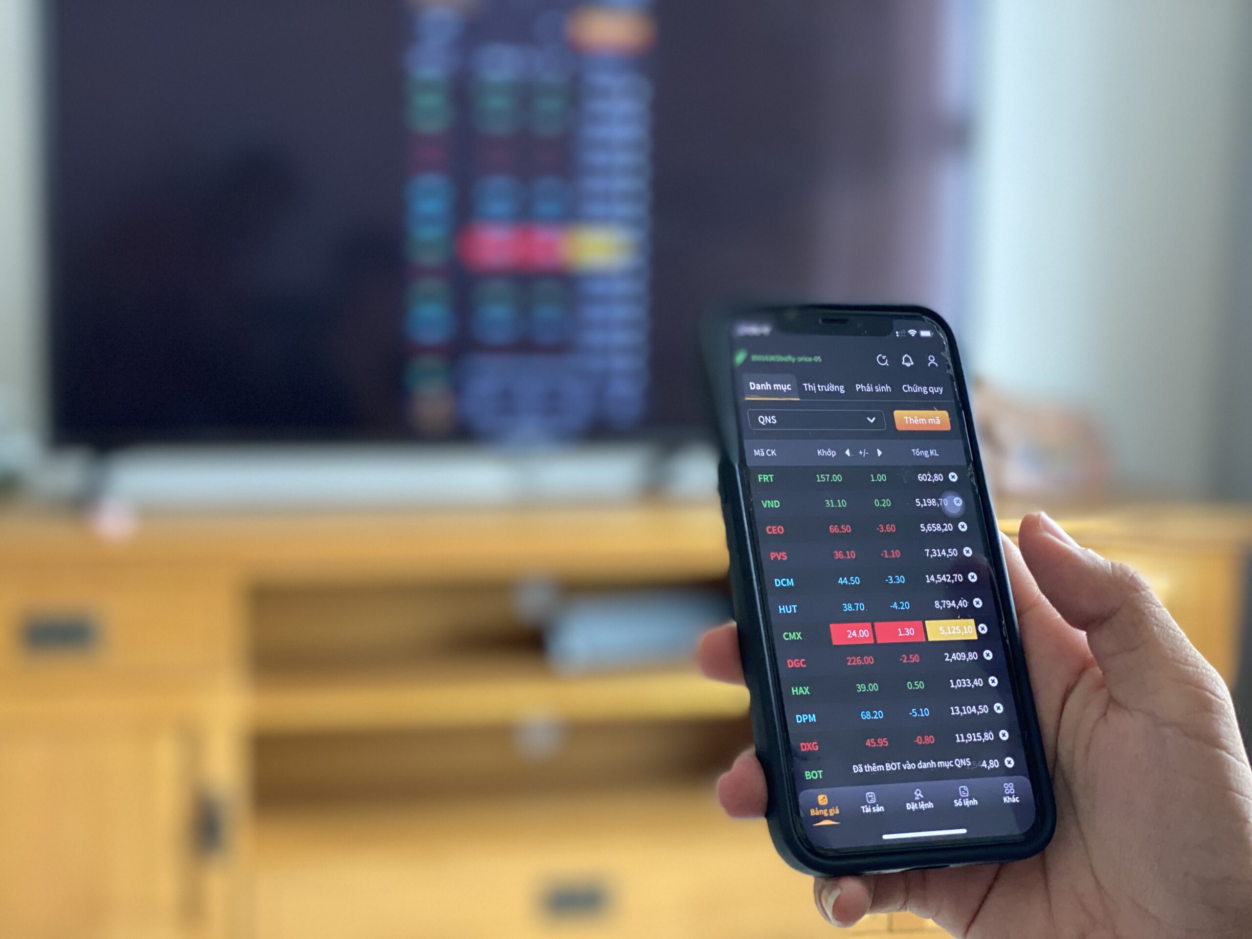 người trẻ đầu tư chứng khoán