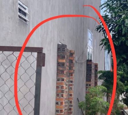 Xây nhà bịt cửa sổ nhà hàng xóm